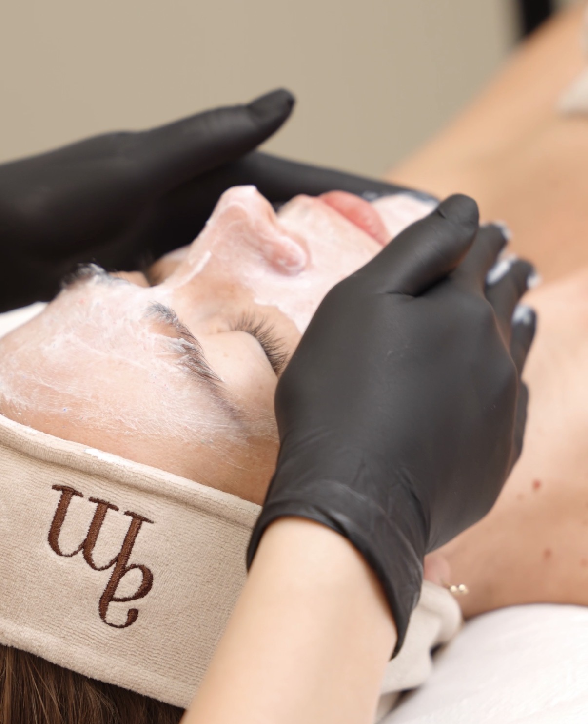 Oczyszczanie gąbką morską - etap zabiegu